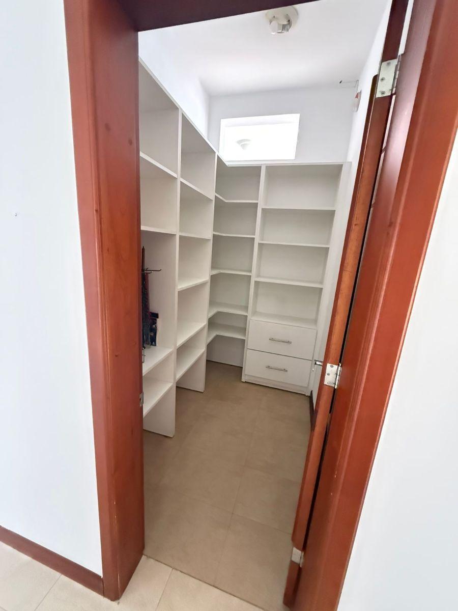 Casa con 3 Habitaciones en Venta en Cumbayá, 800 m² de Terreno — imagen 2