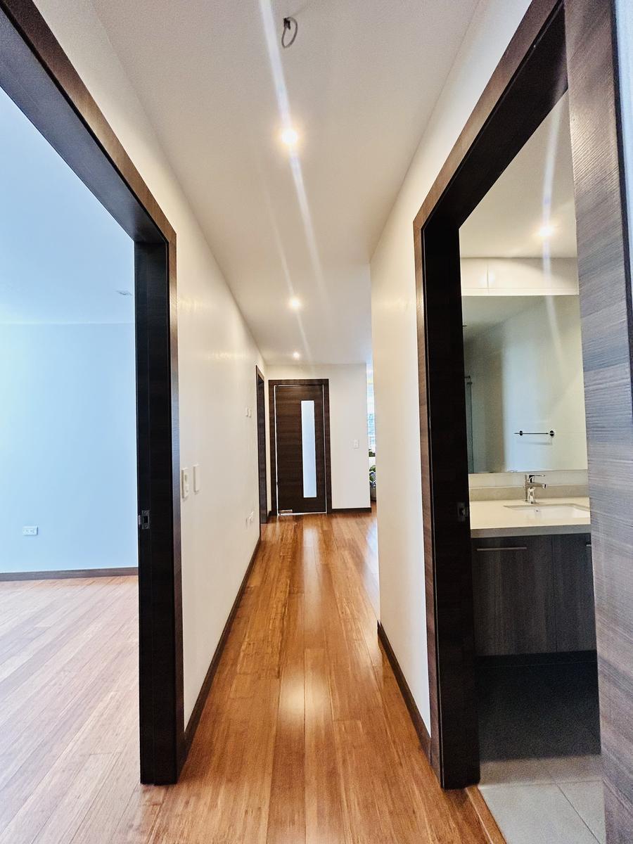 Amplio Departamento con Acabados de Lujo, Edificio Sabadell, Quito Tenis — imagen 4
