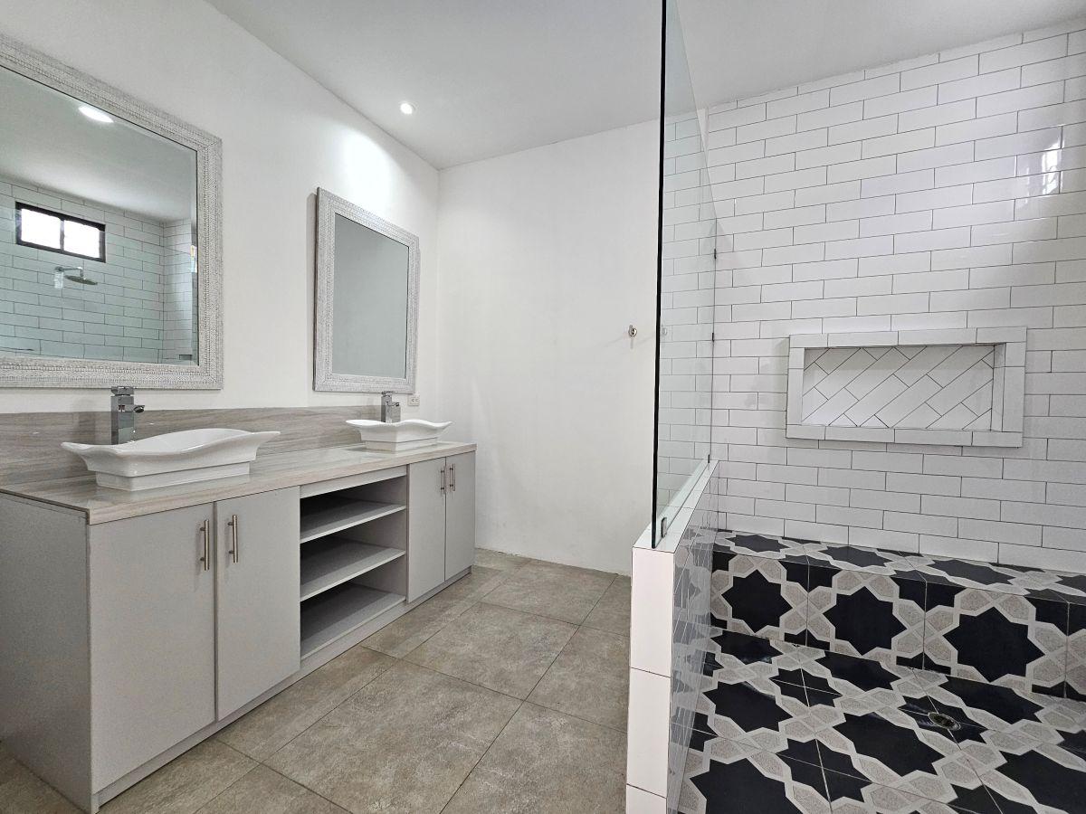 Vendo Casa Esquinera de Oportunidad en El Mejor Sector de Salinas — imagen 2