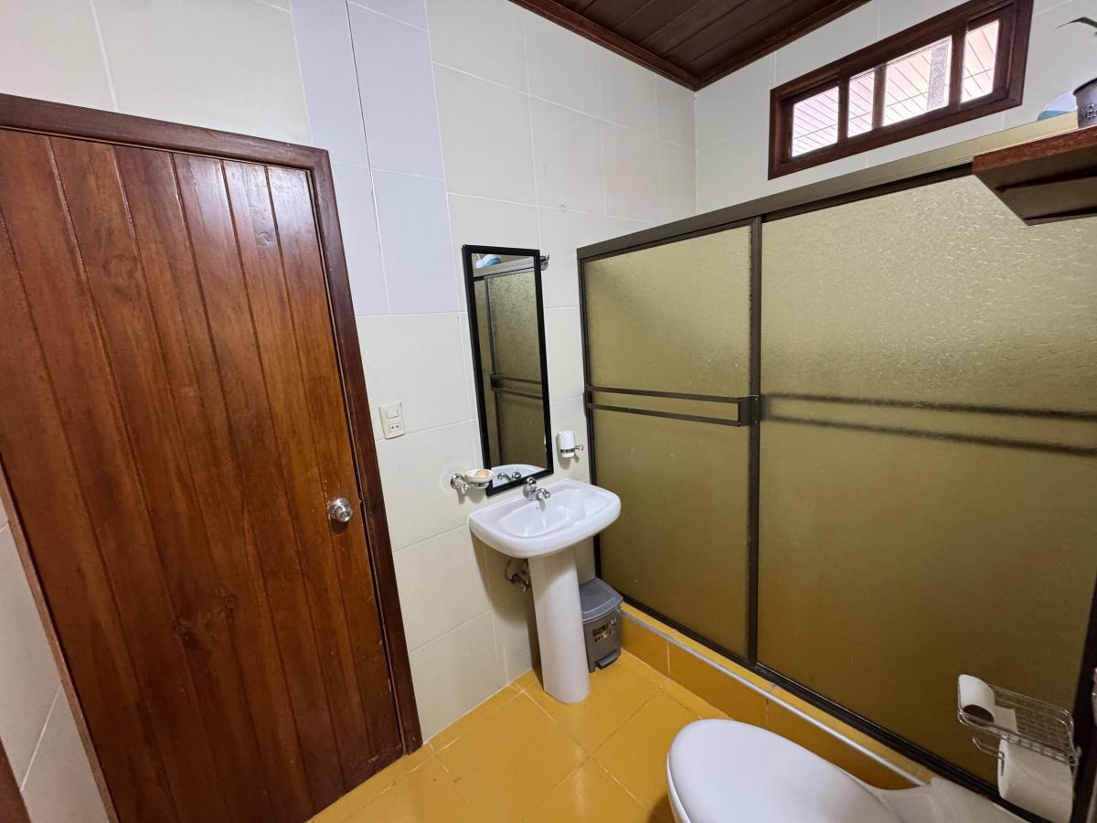 Casa con 2666 m² de Terreno y 11 Habitaciones en Venta en Urb. Colinas del Pacífico en Playas, Guayas — imagen 8