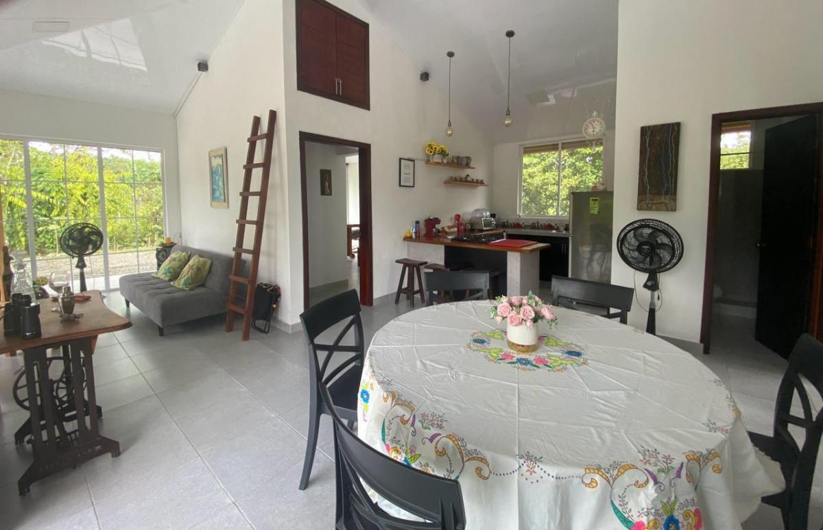 Hermosa Casa de Venta (Pedro Vicente Maldonado) en Urbanización Privada — imagen 2