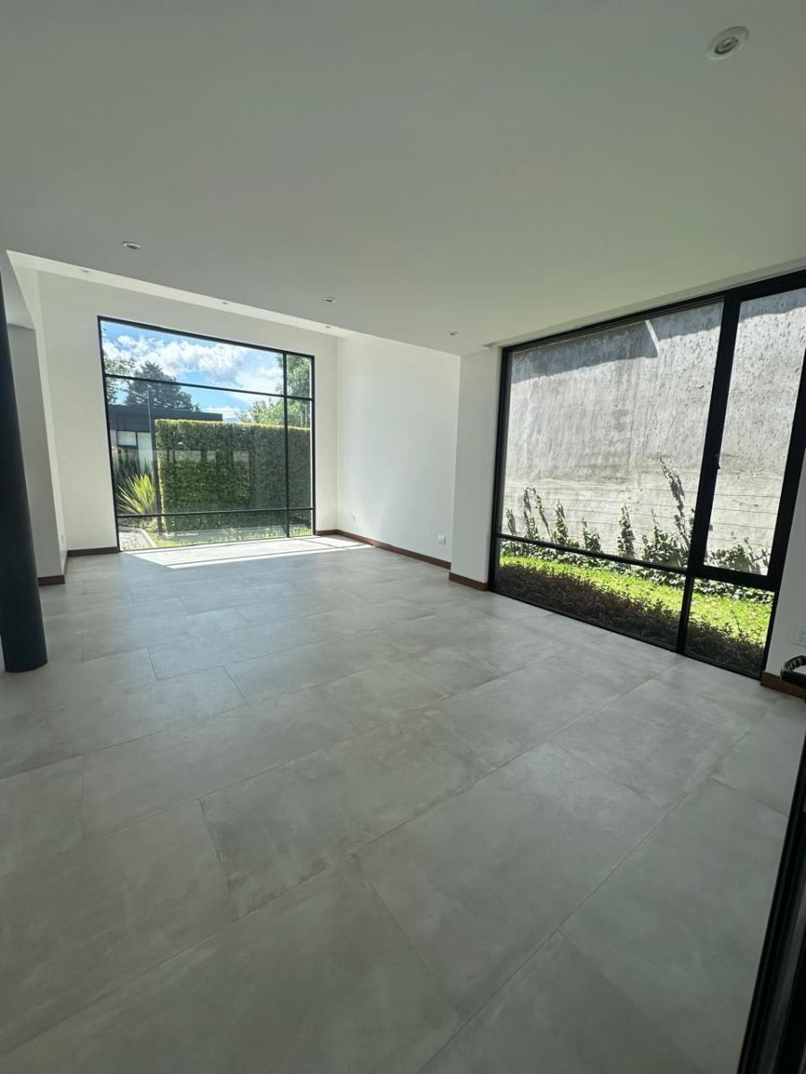 Casas de Lujo en Puembo: 3 Dorm., Jardín y Estreno Listas — imagen 10