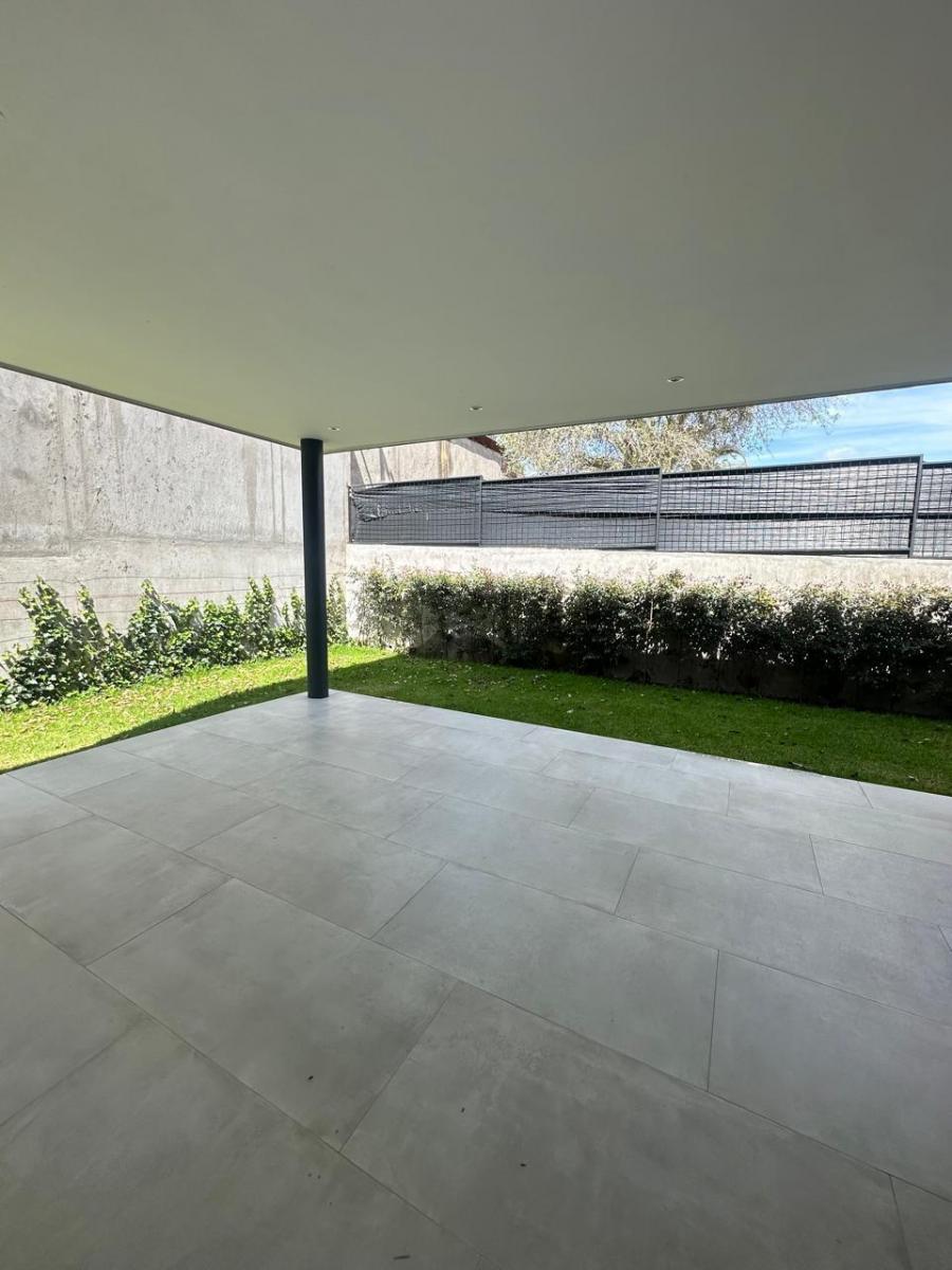 Casas de Lujo en Puembo: 3 Dorm., Jardín y Estreno Listas — imagen 9