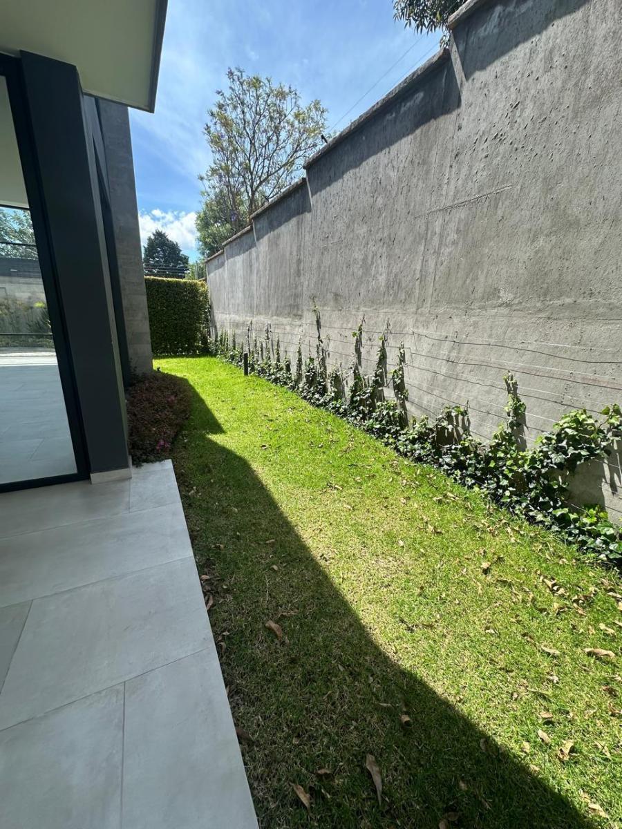 Casas de Lujo en Puembo: 3 Dorm., Jardín y Estreno Listas — imagen 8