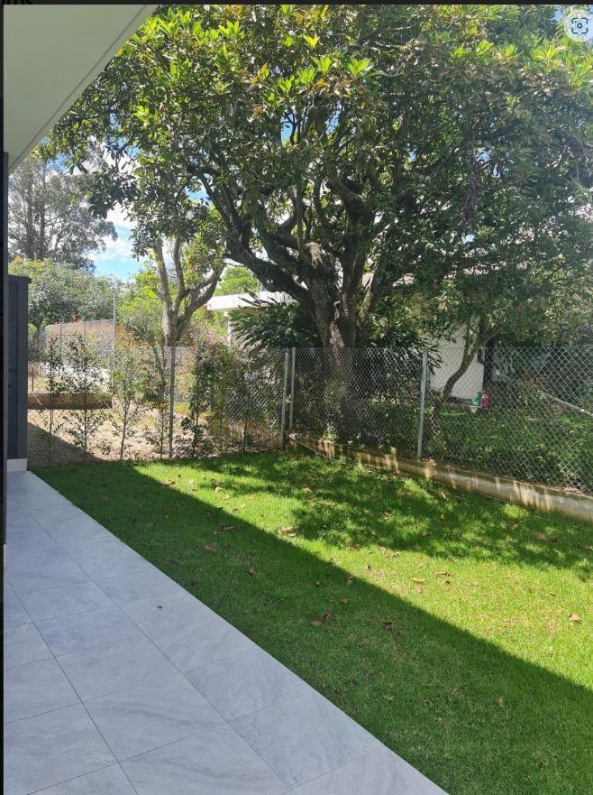 Casas de Lujo en Puembo: 3 Dorm., Jardín y Estreno Listas — imagen 4