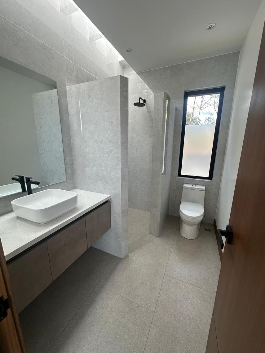 Casas de Lujo en Puembo: 3 Dorm., Jardín y Estreno Listas — imagen 3