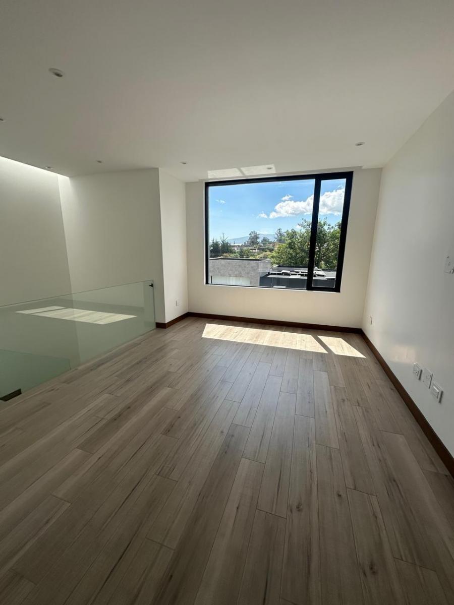 Casas de Lujo en Puembo: 3 Dorm., Jardín y Estreno Listas — imagen 2
