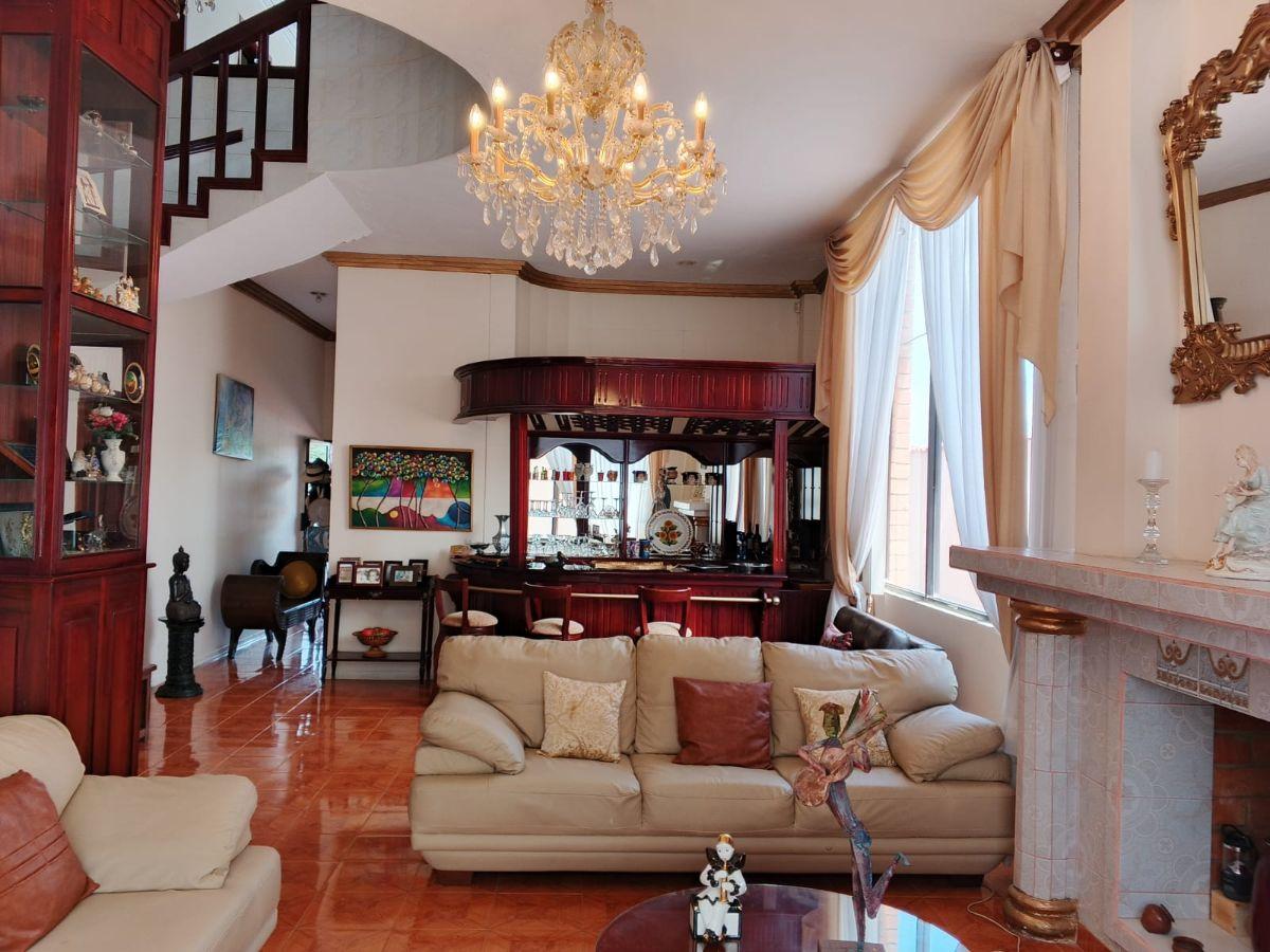Vendo Hermosa Casa6 Dorm. en Urbanización de Cumbayá sector Reservorio, Cerca a Jacarand — imagen 10
