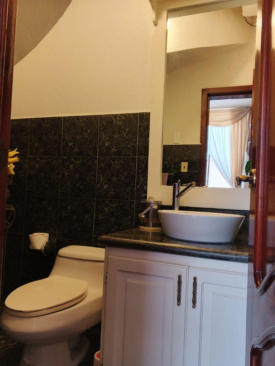 Vendo Hermosa Casa6 Dorm. en Urbanización de Cumbayá sector Reservorio, Cerca a Jacarand — imagen 8