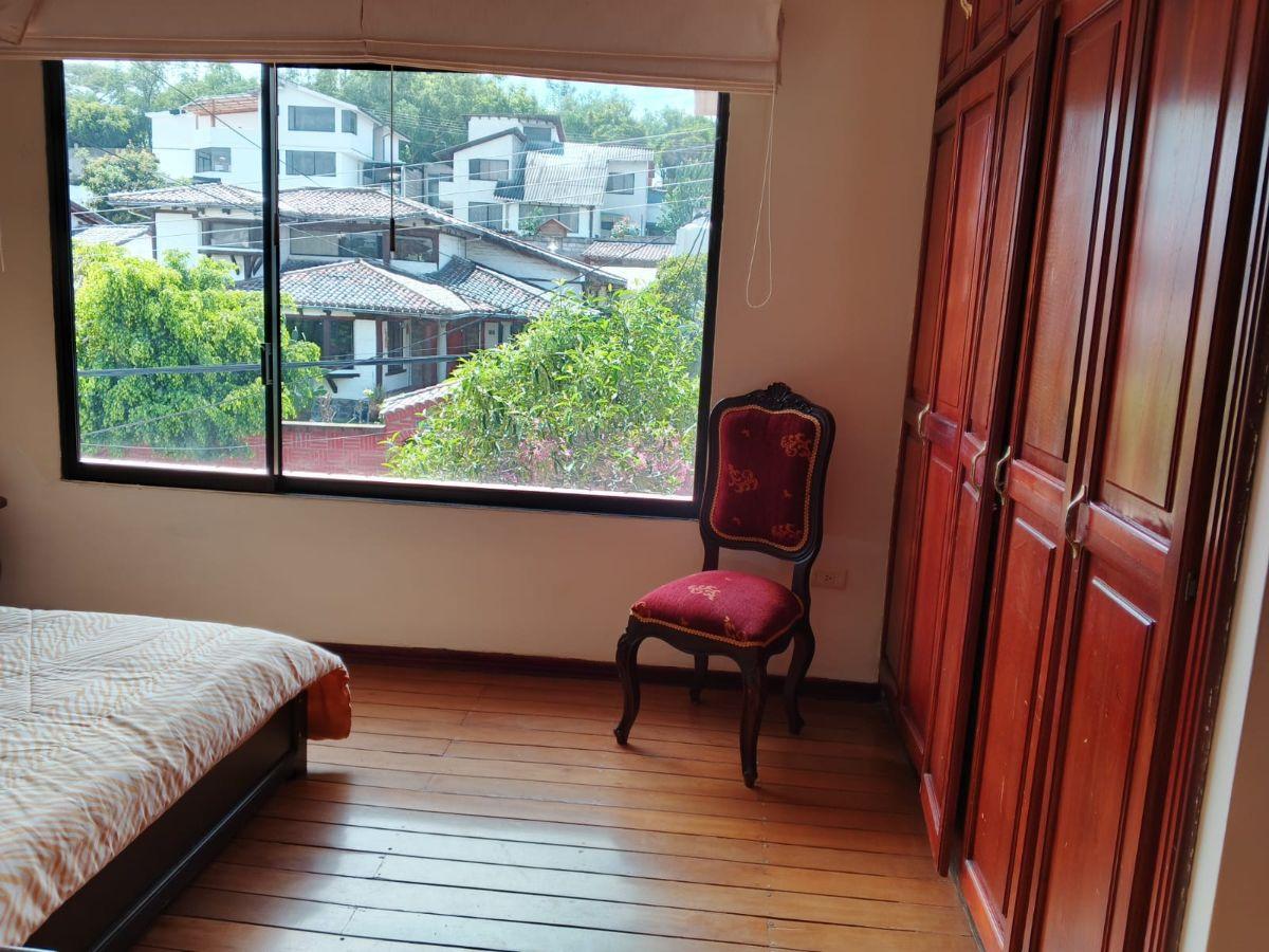 Vendo Hermosa Casa6 Dorm. en Urbanización de Cumbayá sector Reservorio, Cerca a Jacarand — imagen 5