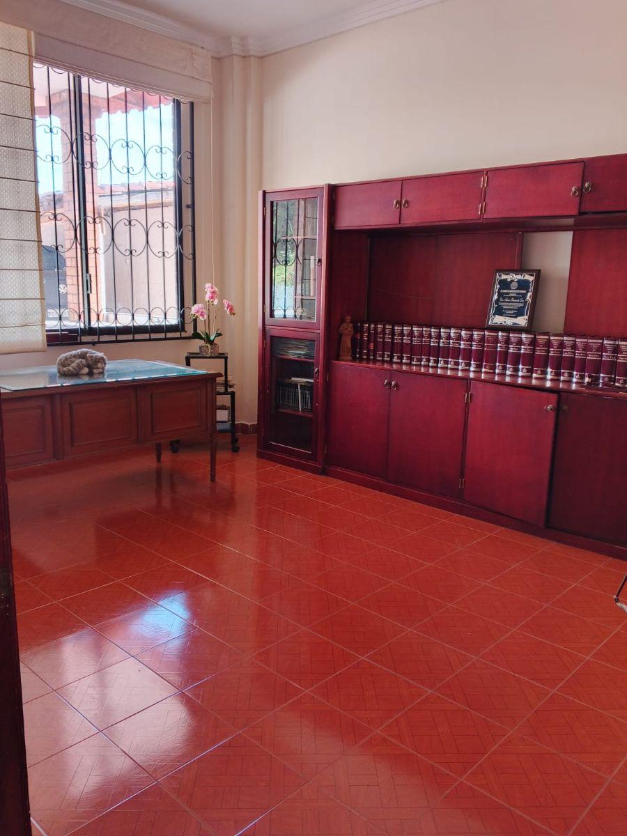 Vendo Hermosa Casa6 Dorm. en Urbanización de Cumbayá sector Reservorio, Cerca a Jacarand — imagen 3