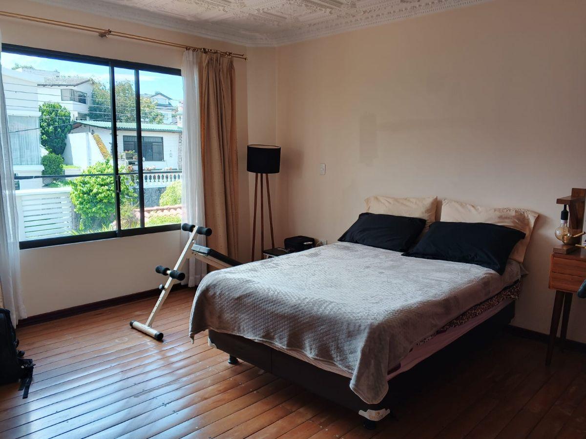 Vendo Hermosa Casa6 Dorm. en Urbanización de Cumbayá sector Reservorio, Cerca a Jacarand — imagen 2