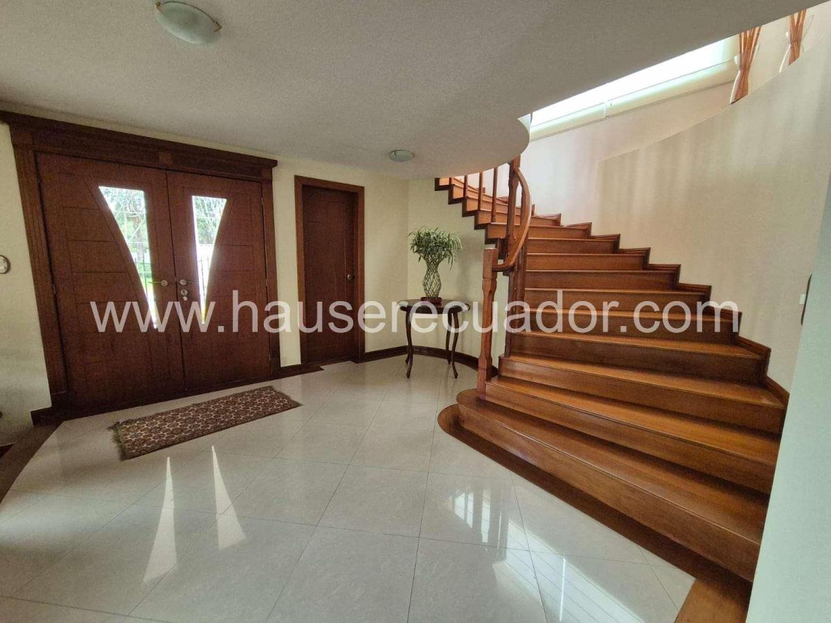 Exclusiva Propiedad con Cuatro Habitaciones y Amplias Áreas Sociales en La Armenia 2 — imagen 9