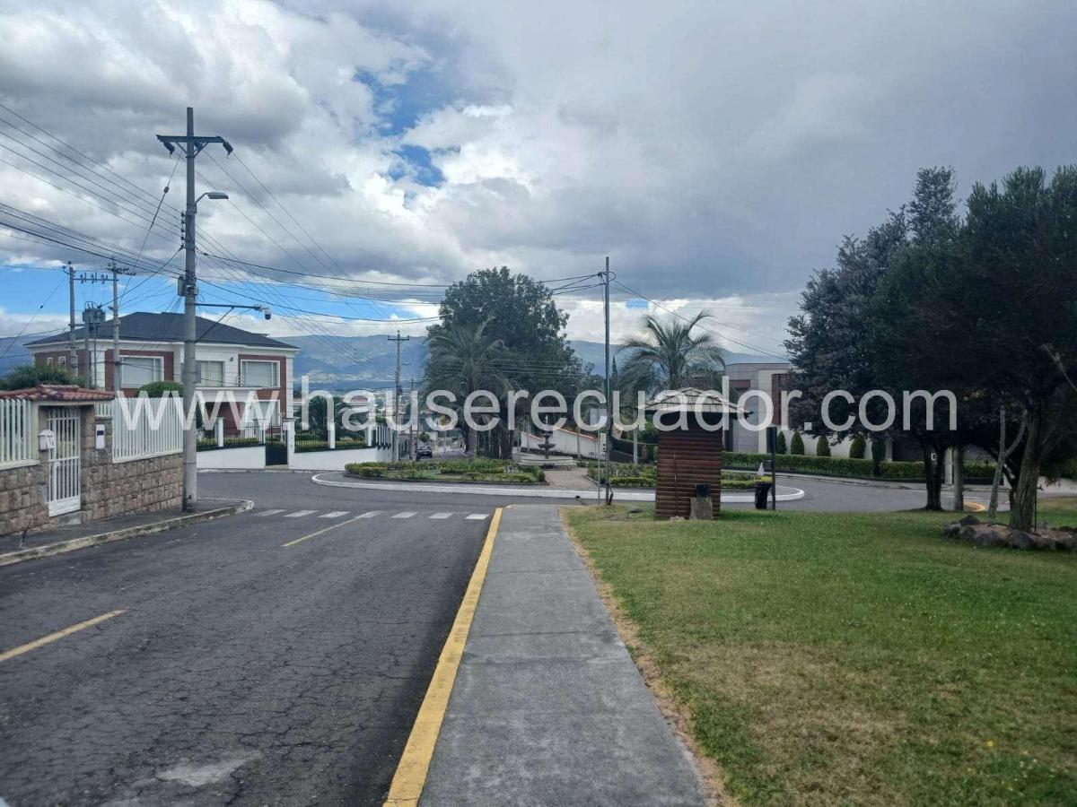 Exclusiva Propiedad con Cuatro Habitaciones y Amplias Áreas Sociales en La Armenia 2 — imagen 3