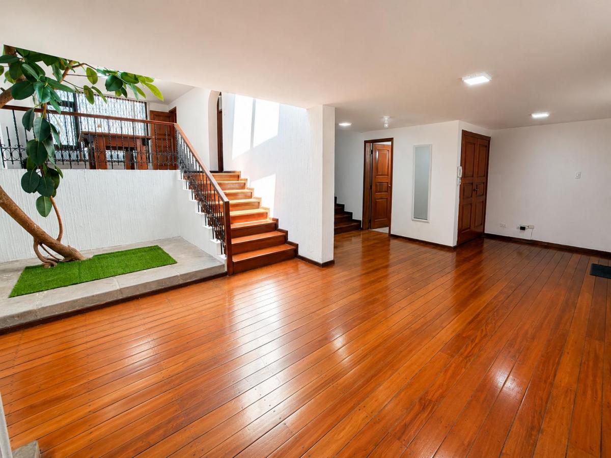 Casa en Venta en Coruña y Whymper | 323 m² Construcción | 390 m² Terreno | 5 Parqueaderos — imagen 8