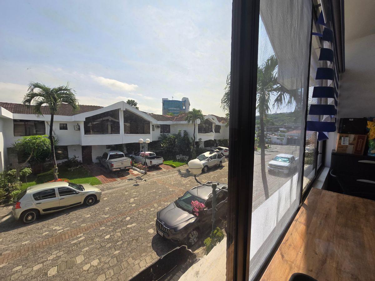 Vendo Casa en Urbanización El Manantial frente a Mac Donald / Los Ceibos, Guayas — imagen 10