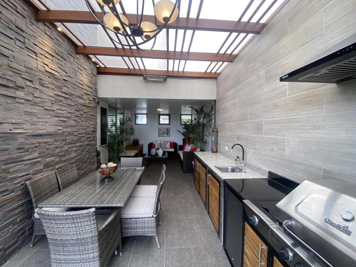 Casa de Venta Dentro de Conjunto Cerrado Sector San Juan Cumbaya, Vista — imagen 4