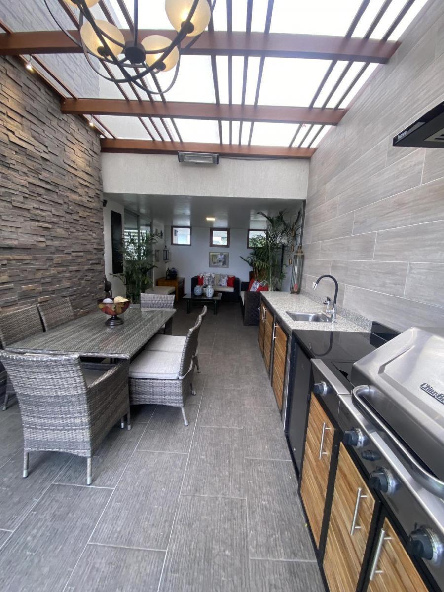 Casa de Venta Dentro de Conjunto Cerrado Sector San Juan Cumbaya, Vista — imagen 3