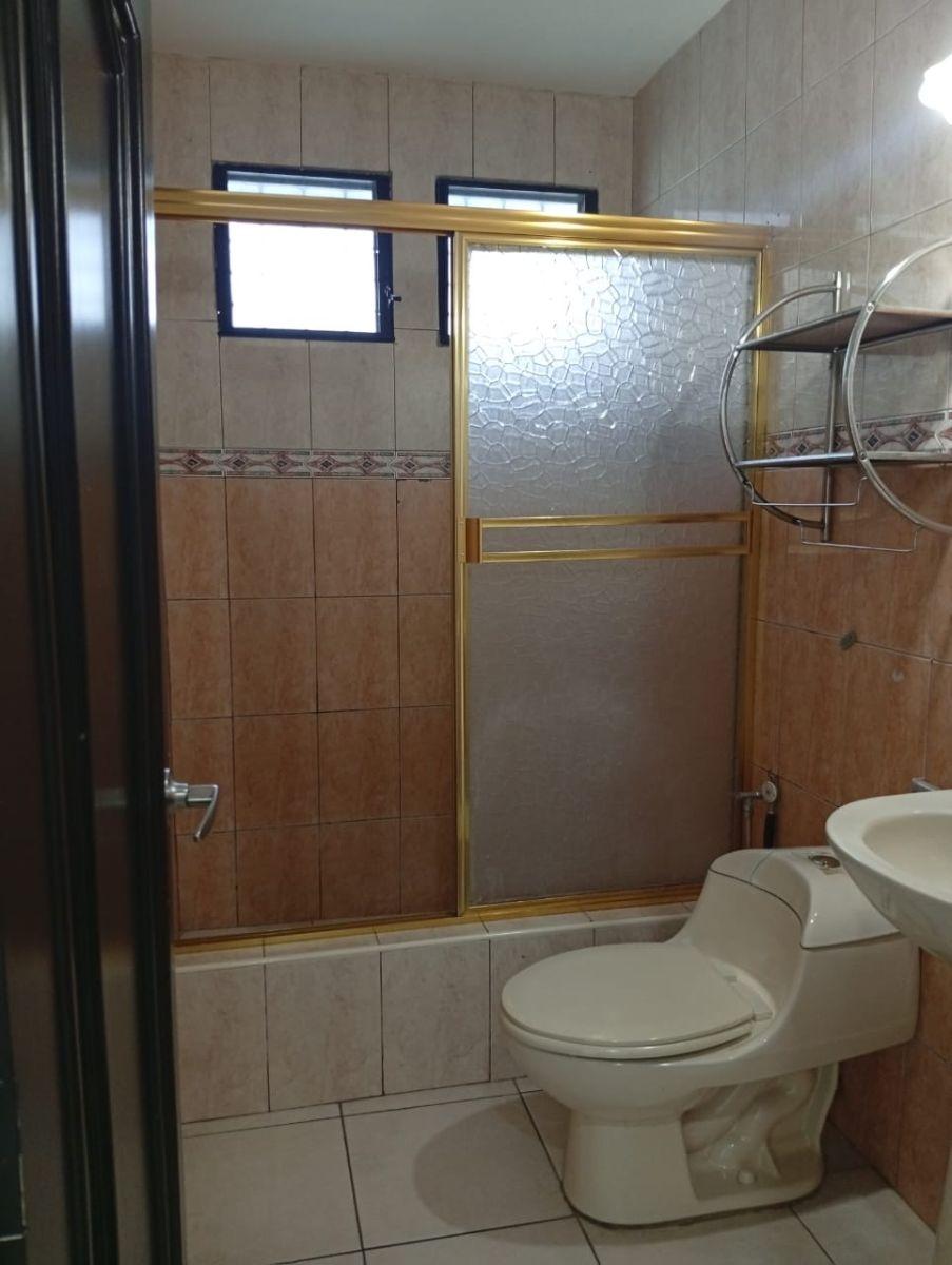 Casa en Venta Circuito Cerrado con Piscina Cdla. Alborada, Guayas — imagen 3