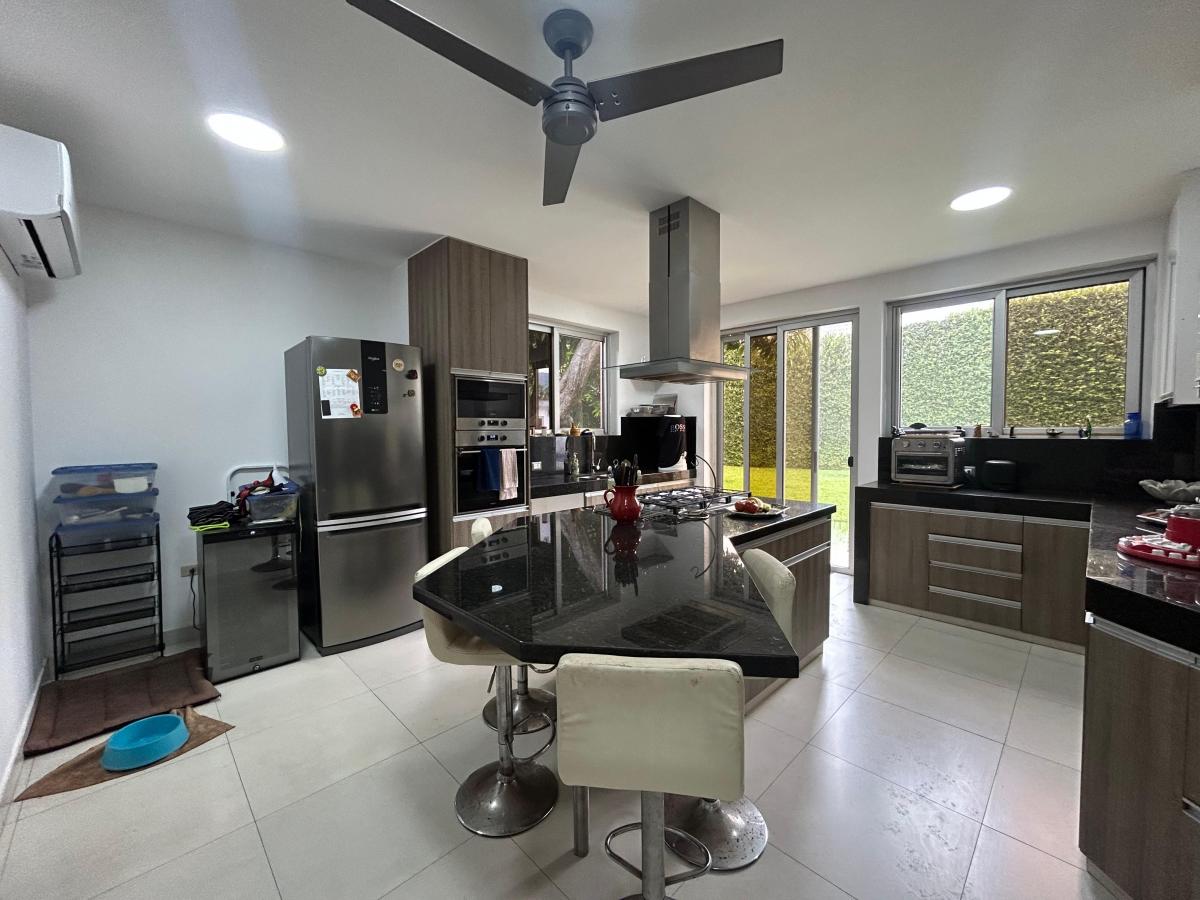 Se Vende Gran Casa en Puerto Azul Moderna y Remodelada, Guayas — imagen 7