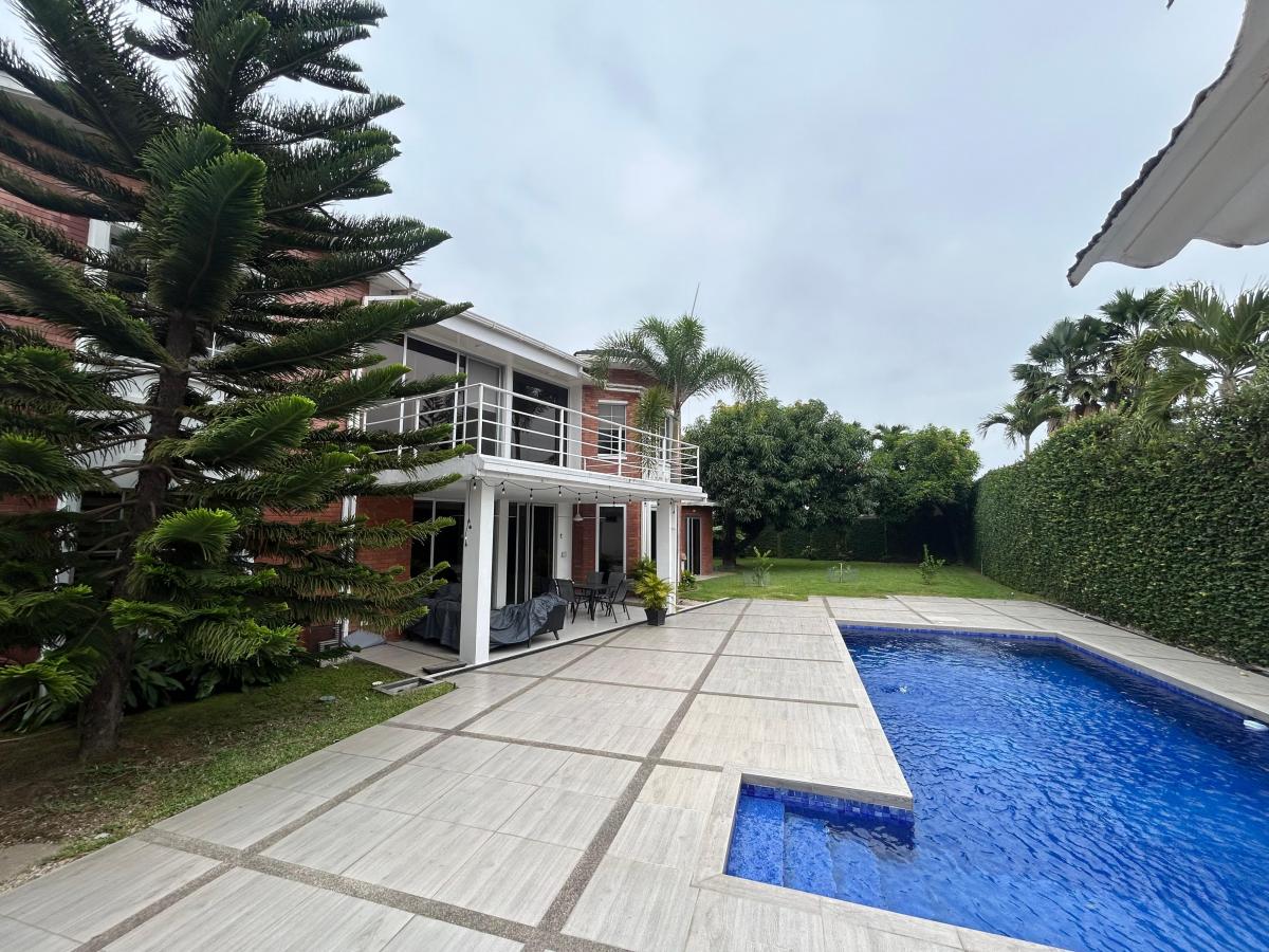 Se Vende Gran Casa en Puerto Azul Moderna y Remodelada, Guayas — imagen 3