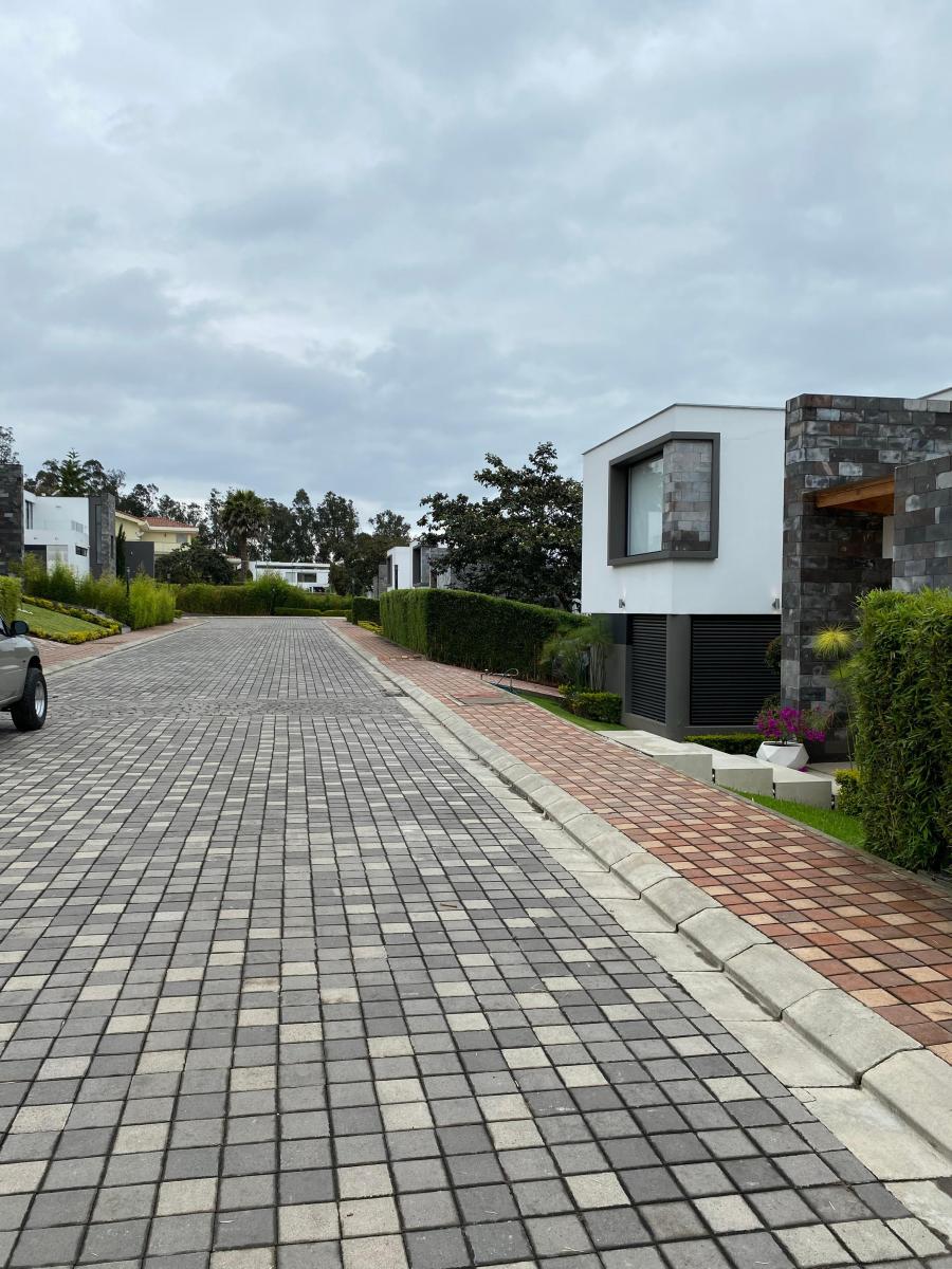 Preciosa Casa Moderna Venta, nayón — imagen 10