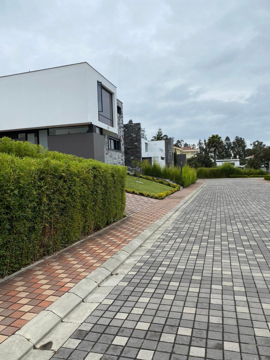 Preciosa Casa Moderna Venta, nayón — imagen 9