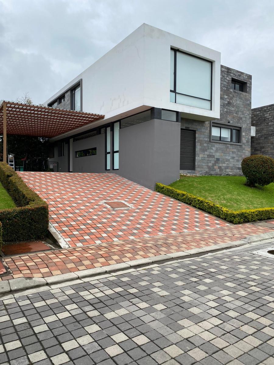 Preciosa Casa Moderna Venta, nayón — imagen 8