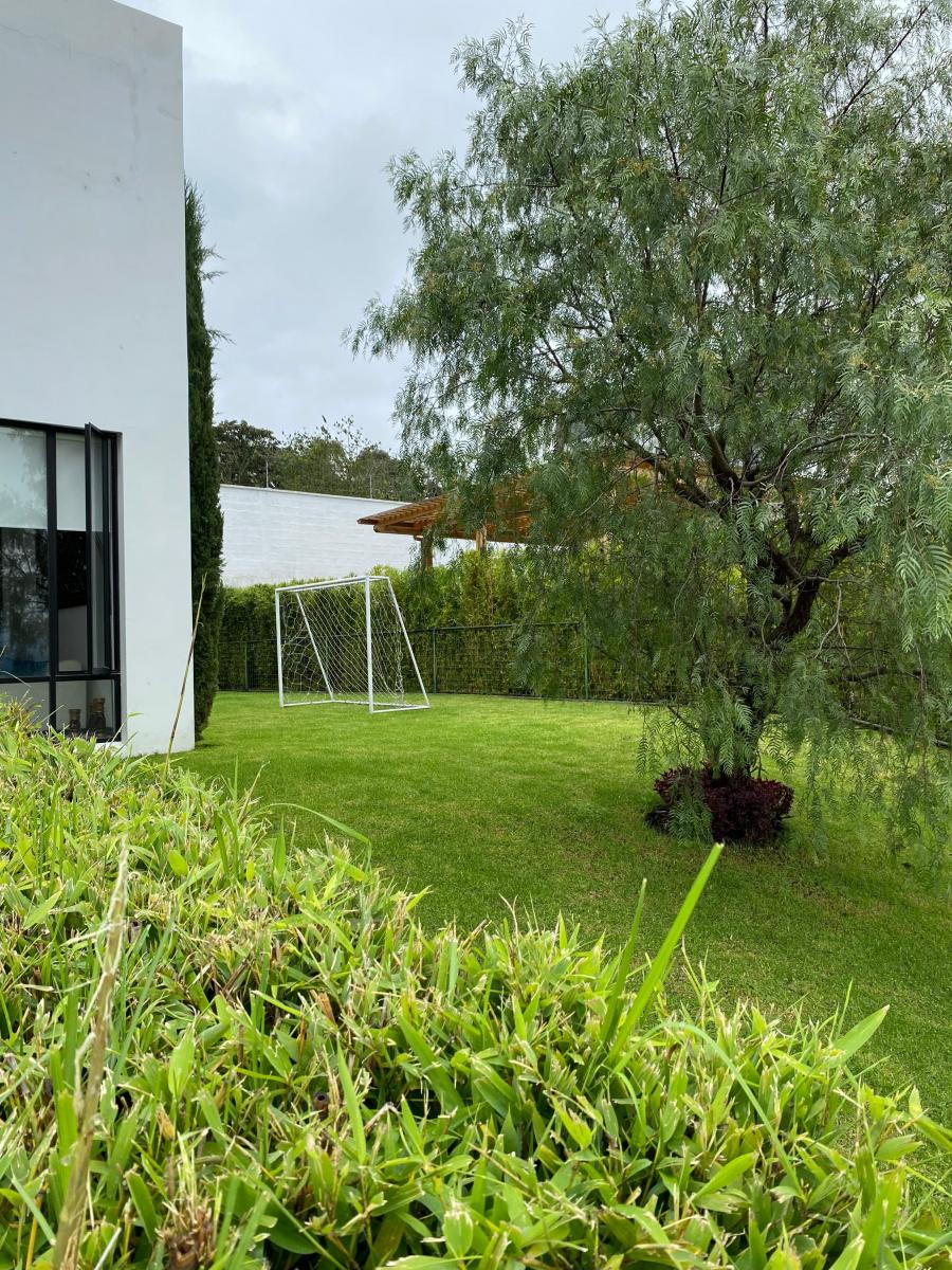 Preciosa Casa Moderna Venta, nayón — imagen 4