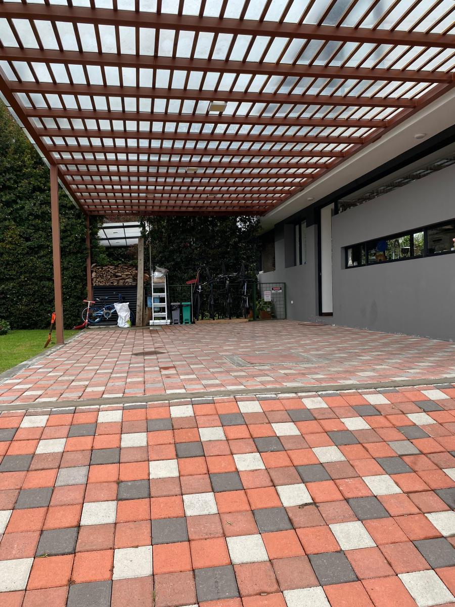 Preciosa Casa Moderna Venta, nayón — imagen 2