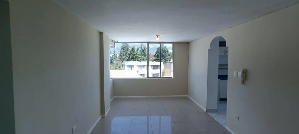 Departamento en 4to Piso. Sector Kennedy Quito 2dorm 1bño Sin Parqueo Sin Ascensor — imagen 8