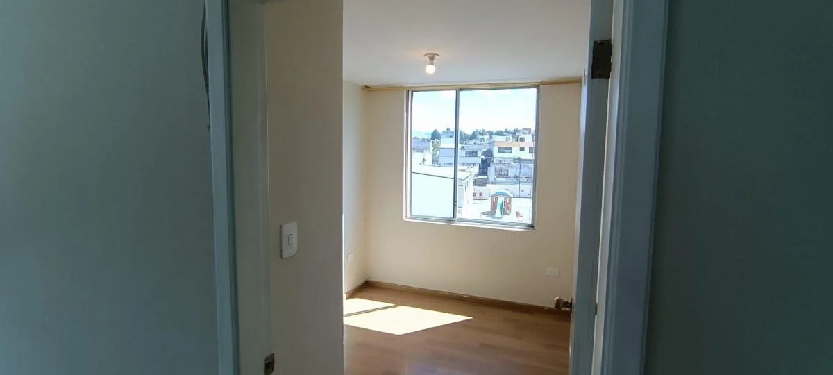 Departamento en 4to Piso. Sector Kennedy Quito 2dorm 1bño Sin Parqueo Sin Ascensor — imagen 7
