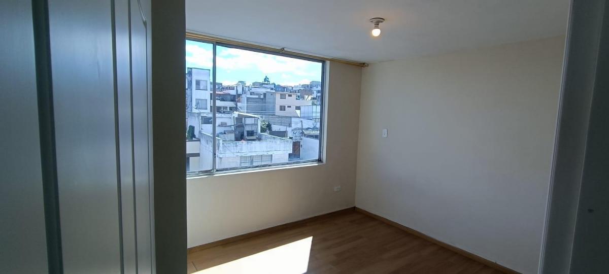 Departamento en 4to Piso. Sector Kennedy Quito 2dorm 1bño Sin Parqueo Sin Ascensor — imagen 5