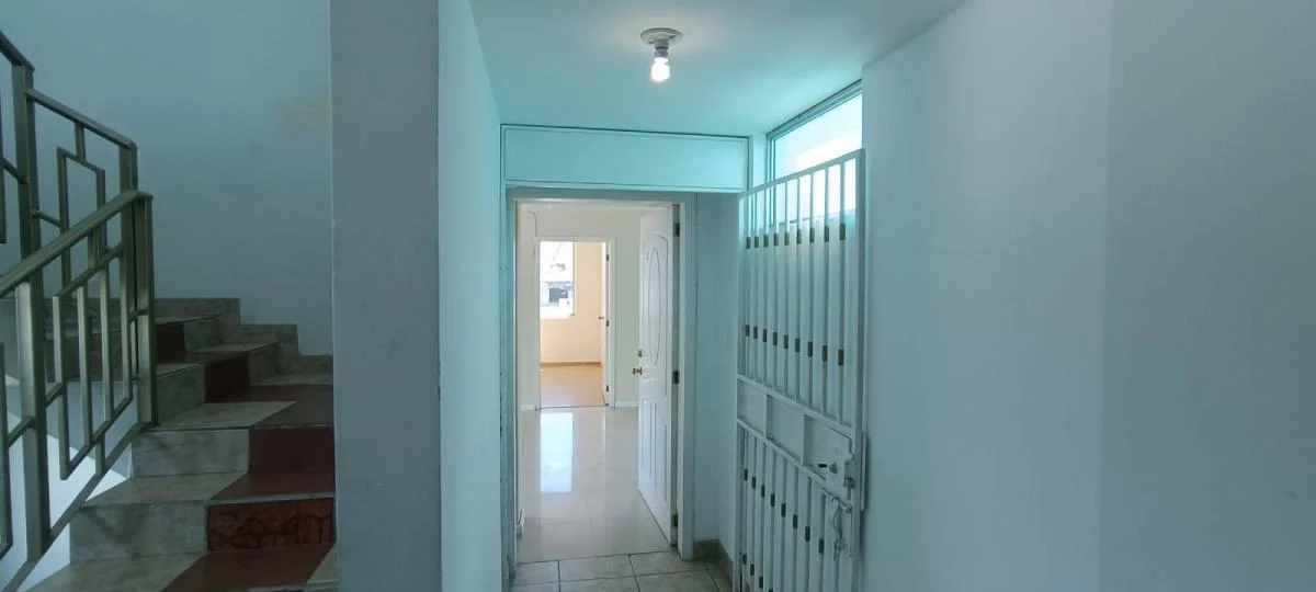 Departamento en 4to Piso. Sector Kennedy Quito 2dorm 1bño Sin Parqueo Sin Ascensor — imagen 4