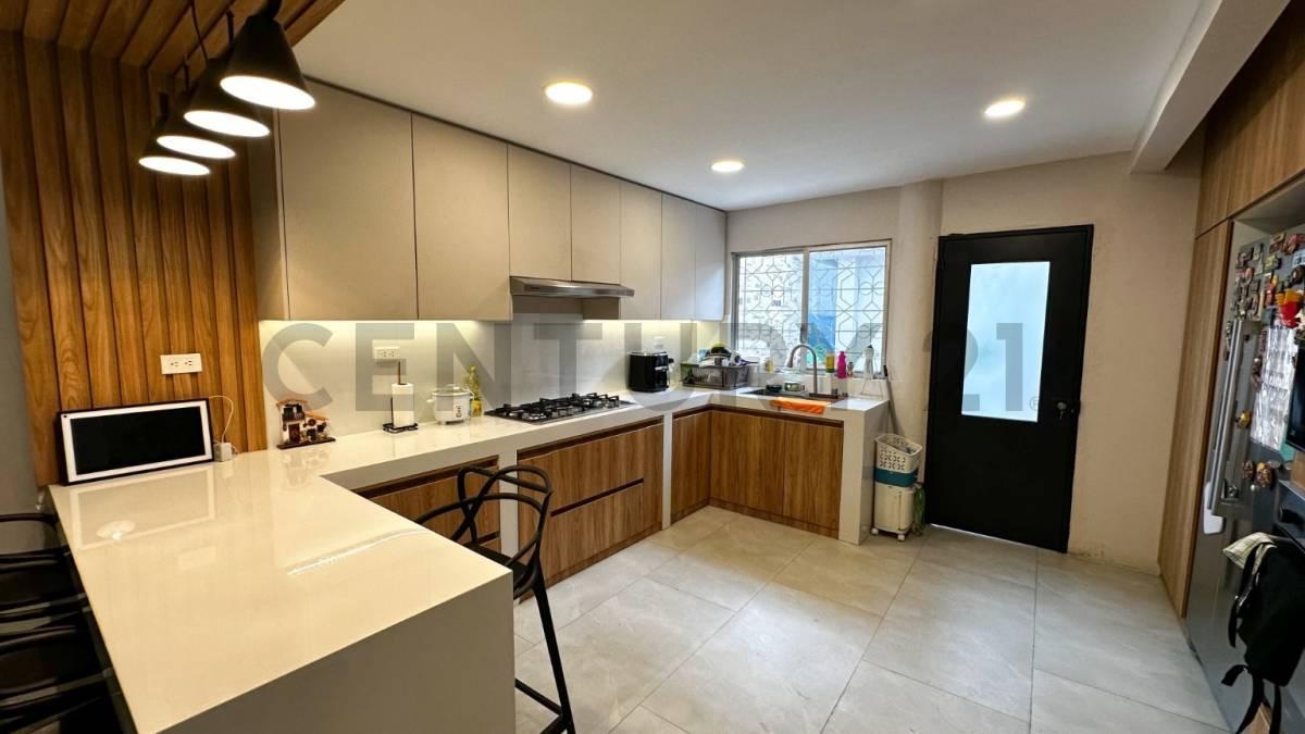 Casa Moderna de 1 Planta con Cerramiento en Urdesa – Excelente Ubicación, Guayas — imagen 7