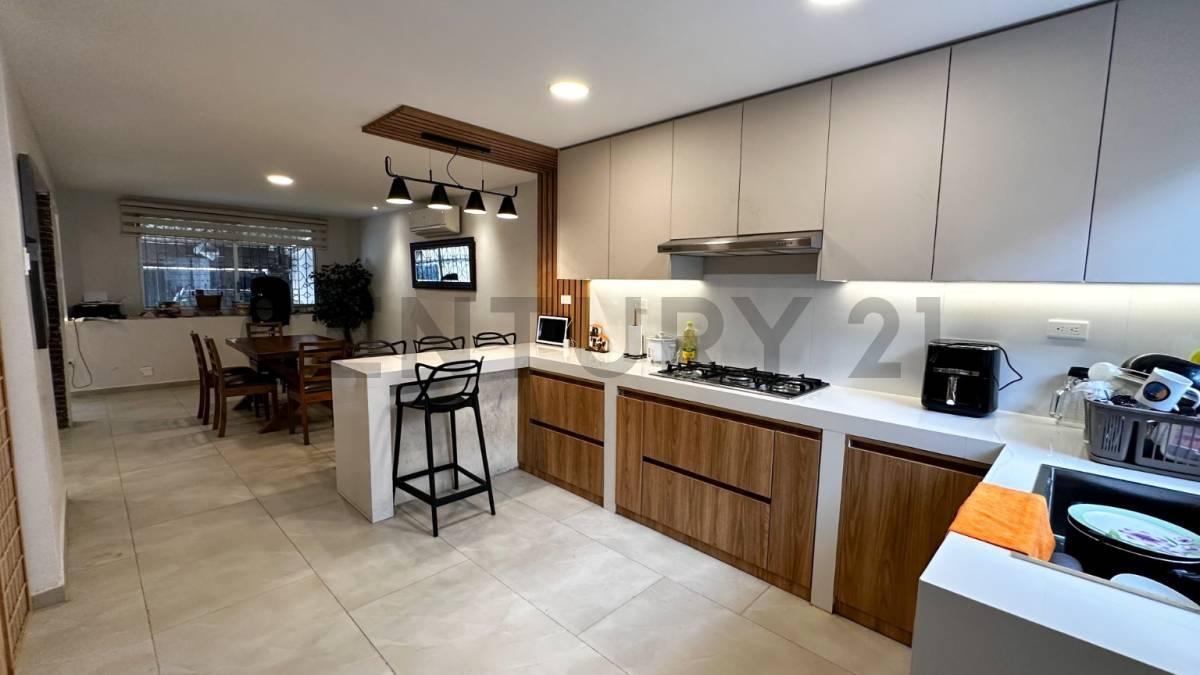 Casa Moderna de 1 Planta con Cerramiento en Urdesa – Excelente Ubicación, Guayas — imagen 6