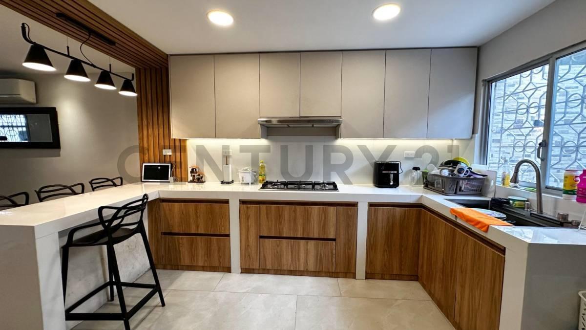 Casa Moderna de 1 Planta con Cerramiento en Urdesa – Excelente Ubicación, Guayas — imagen 5
