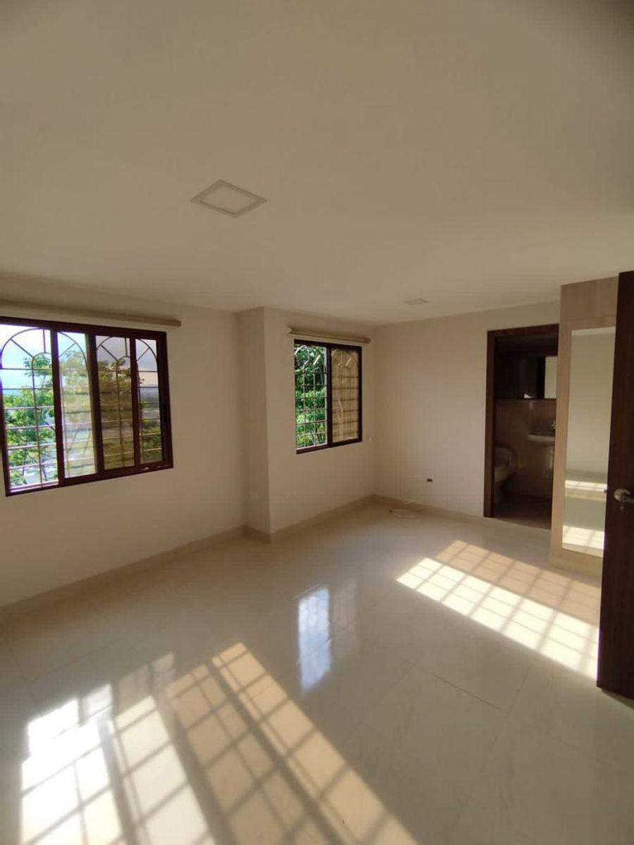 Casa Remodelada en Venta - Villas del Rey, Guayas — imagen 3