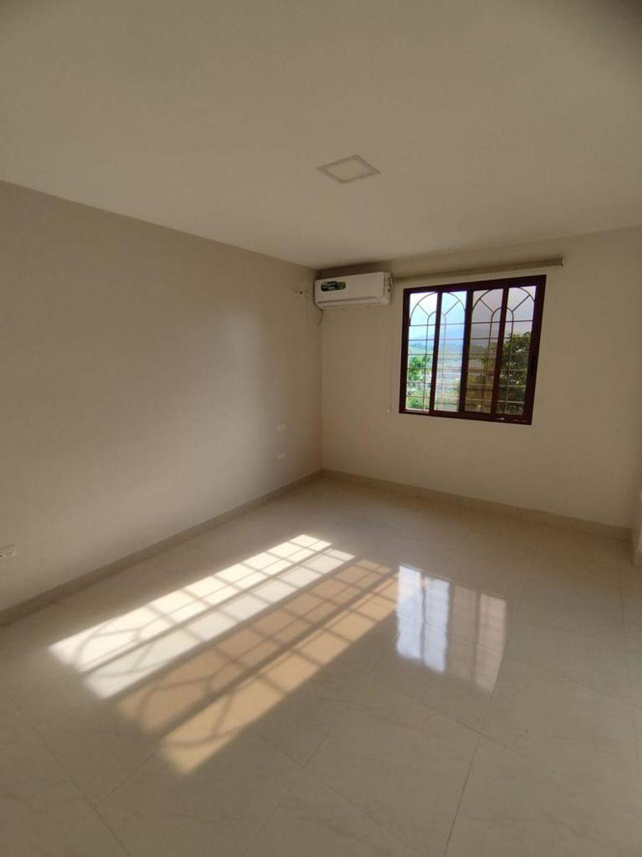 Casa Remodelada en Venta - Villas del Rey, Guayas — imagen 2