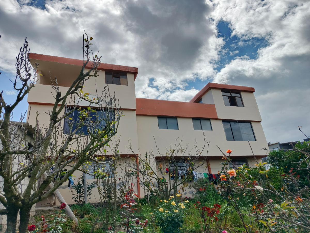 Terreno con Casa Rentera de Dos Departamentos y Suite en Venta. Pinllo Ambato, Tungurahua — imagen 8