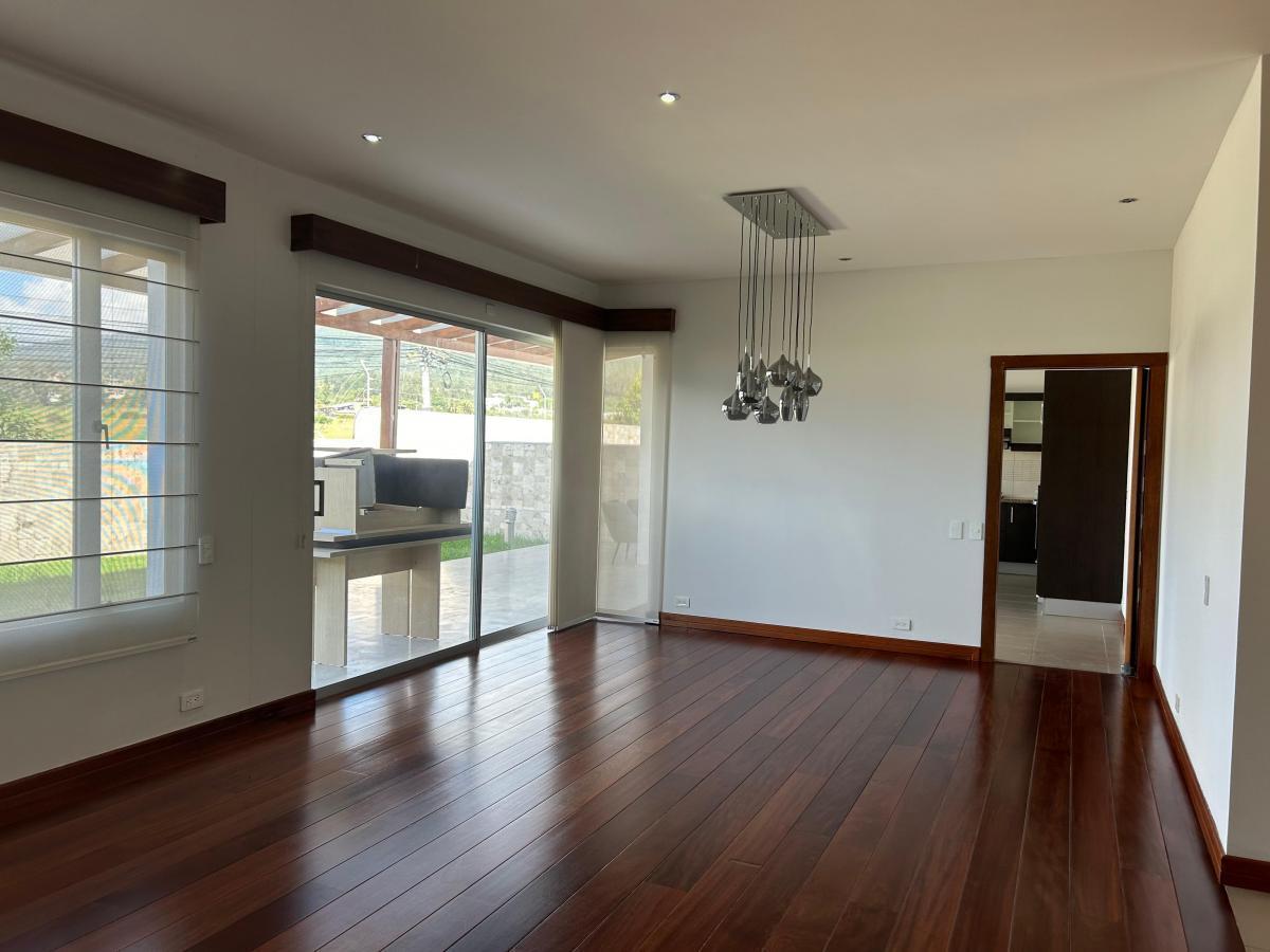 Vendo Casa en Conjunto en Lumbisi Cerca a Ruta Viva — imagen 1