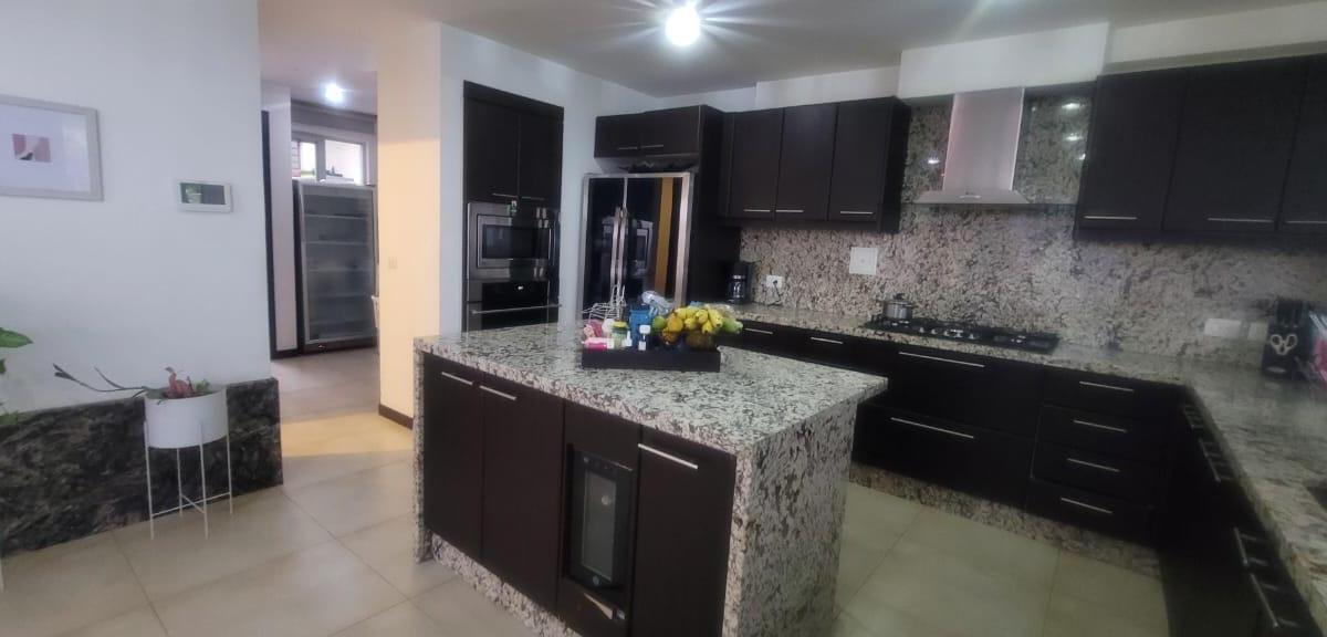 Casa en Conjunto Moderna con Piscina y Guardiania — imagen 3