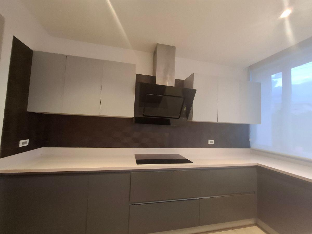 Vendo / Rento Departamento con Terraza - Sector Coruña, González Suárez — imagen 7