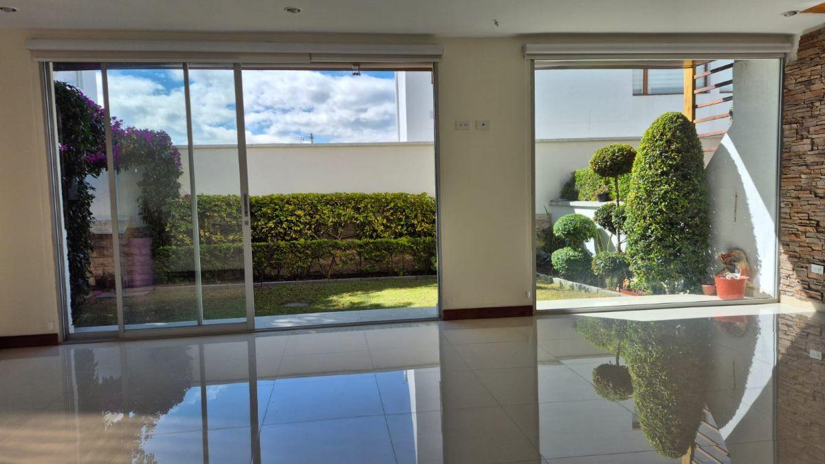 Vendo Amplia Casa de 243 m² en La Primavera Cumbaya — imagen 10