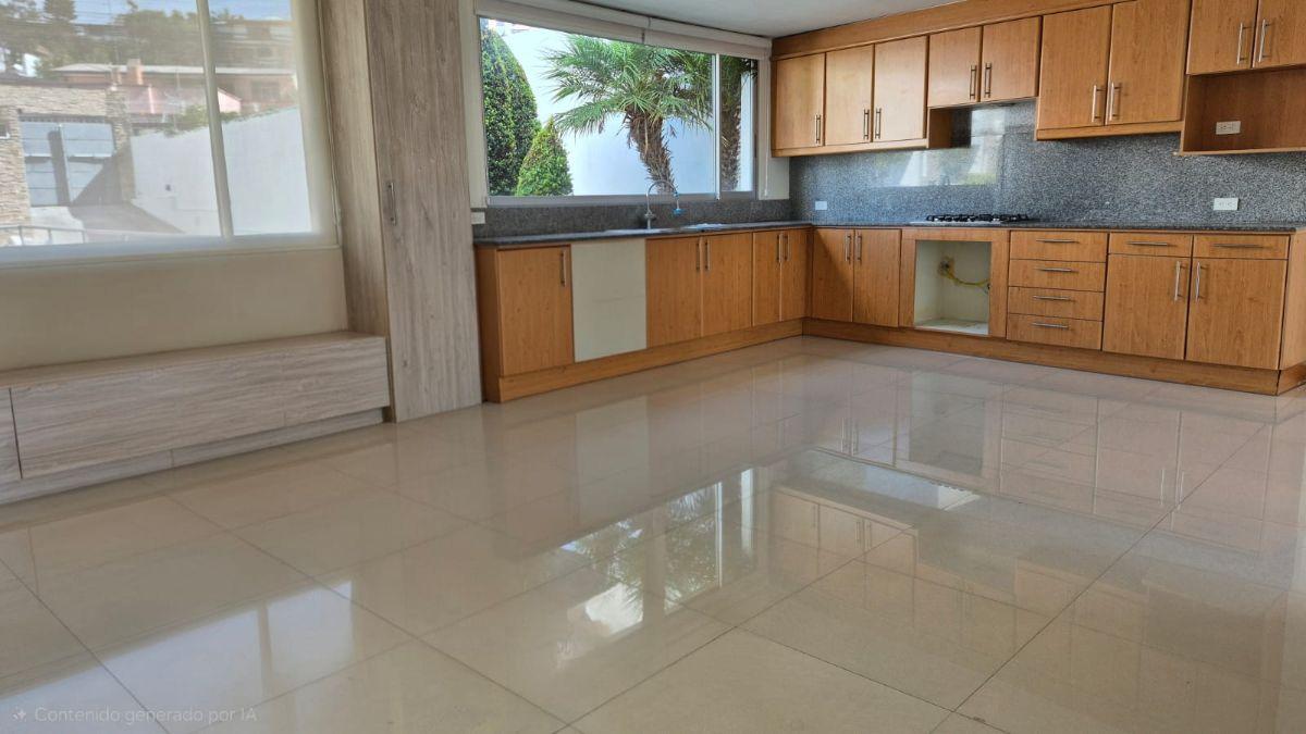 Vendo Amplia Casa de 243 m² en La Primavera Cumbaya — imagen 9