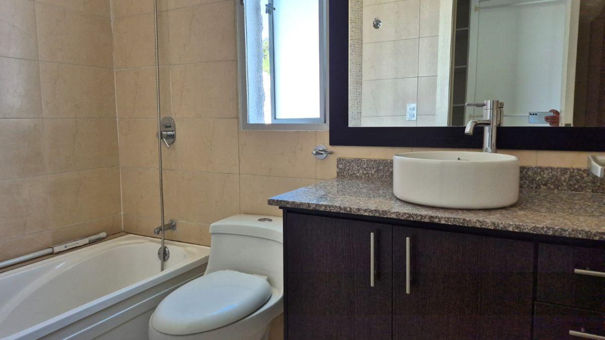 Vendo Amplia Casa de 243 m² en La Primavera Cumbaya — imagen 5