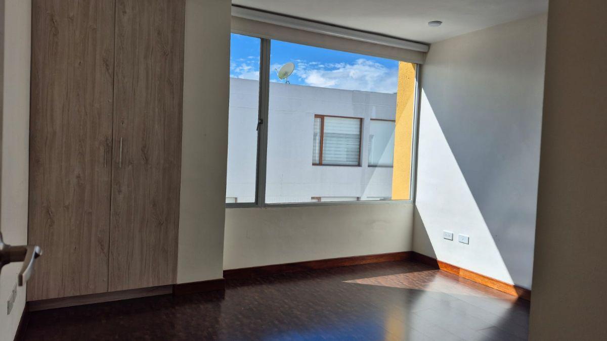 Vendo Amplia Casa de 243 m² en La Primavera Cumbaya — imagen 3
