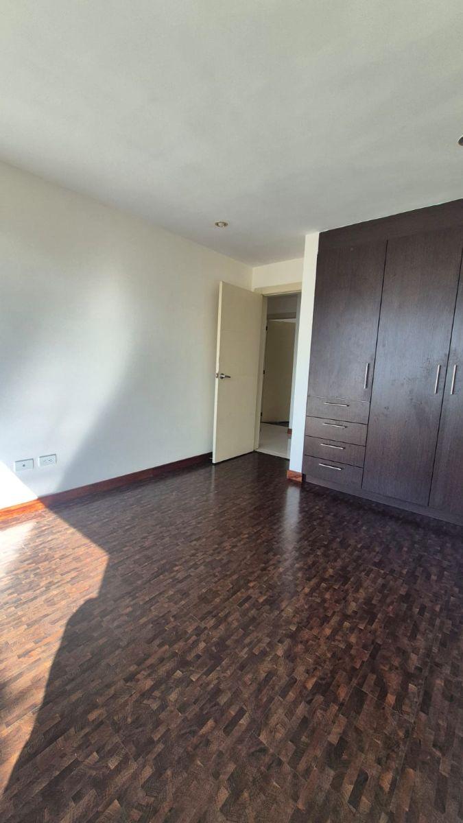 Vendo Amplia Casa de 243 m² en La Primavera Cumbaya — imagen 2