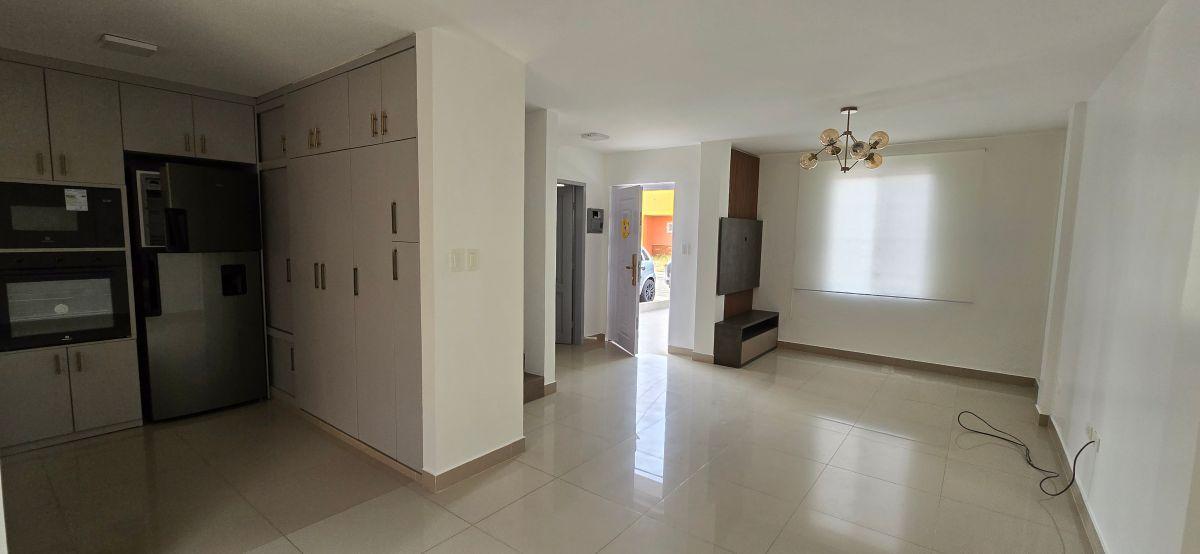 Vendo Casa Moderna Semiamoblada Villa España 2 Mucho Lote 2 Biess Seguridad 24/7 Norte Guayaquil, Guayas — imagen 2
