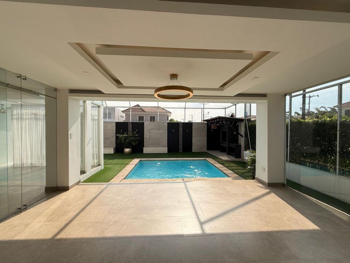 Exclusiva Residencia de Lujo en Estancias del Río – Samborondón, Guayas — imagen 4